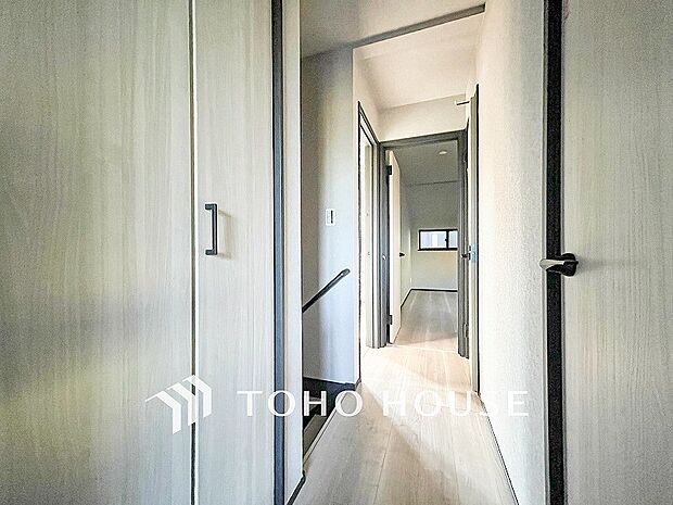 やわらかな陽射しがふりそそぎ、ゆったりした時間が流れる室内。