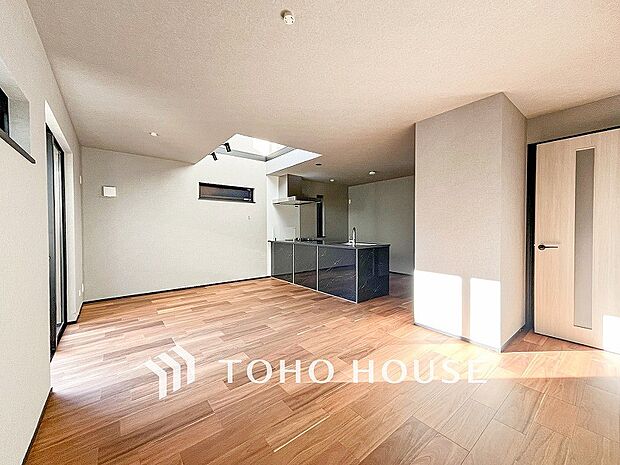 太陽の恵みを一気に受けた明るくお住まい。吹きぬける風を感じながら爽やかで風通しの良い暮らし。