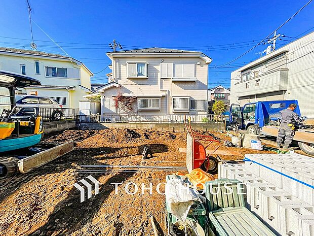 爽やかな青空の下に贅沢なほどに降り注ぐ陽光、豊かな居住性と、クオリティが見事に調和した住空間。