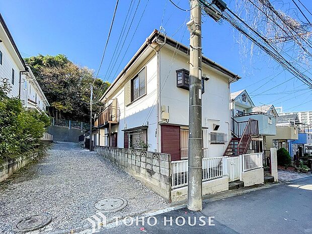 風を感じ解放感あふれる光に満ちた住まい。