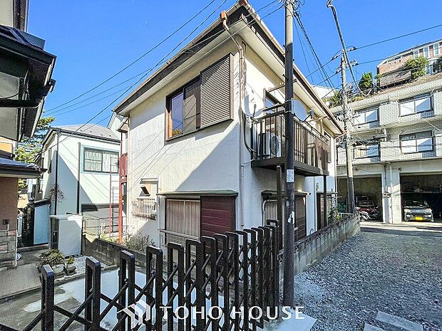 閑静な住宅街の一角、ひと時のくつろぎが生まれ、ゆっくりと愛着が育まれていきます。