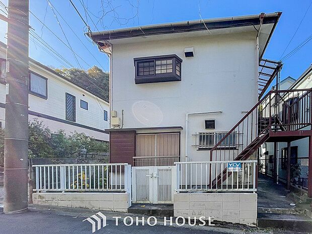 閑静な住宅街の陽当りに恵まれた土地。たくさんの想いが美しいカタチに彩られます。