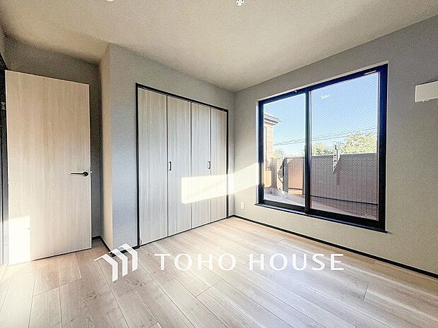 一日の疲れをいやしてくれる主寝室。自分時間を快適に過ごすプライベートルーム。