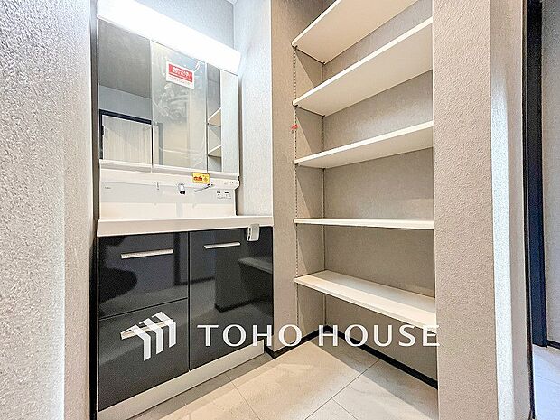 ご家族の1日が始まり、1日の終わりを締めくくる洗面空間。