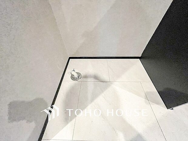 洗濯機を配置しても十分なスペースを確保しております。