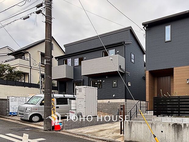 爽やかな青空の下に贅沢なほどに降り注ぐ陽光、豊かな居住性と、クオリティが見事に調和した住空間。