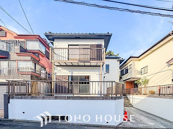 住む人を映し出す洗練された佇まいは、いつまでも輝き続けながらいつしか街の風景に溶け込んでいきます。
