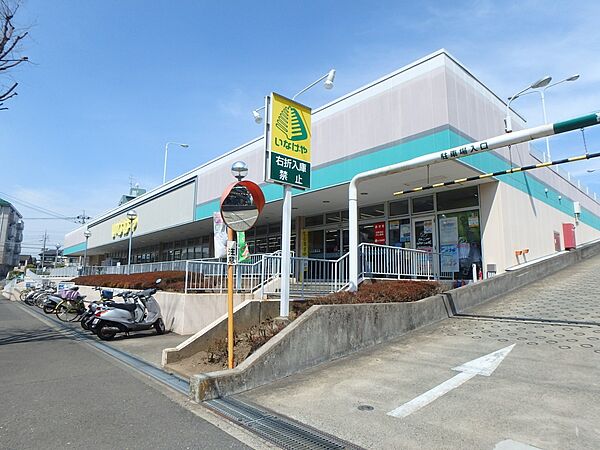毎日の食卓を彩る食料品が品揃え豊富に揃います。新鮮さを、お安く、心を込めてがモットーです。