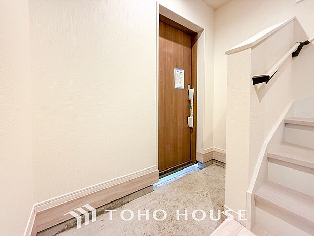 居住者の帰り、訪れる方を優しく迎えてくれる開放感のある玄関。