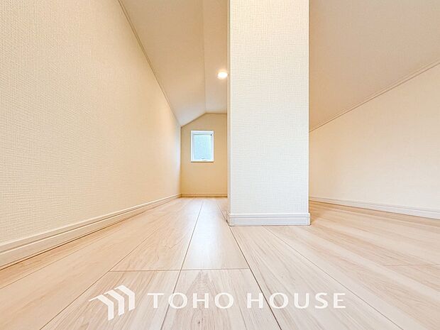 広々したロフトは多目的に使える便利な空間。