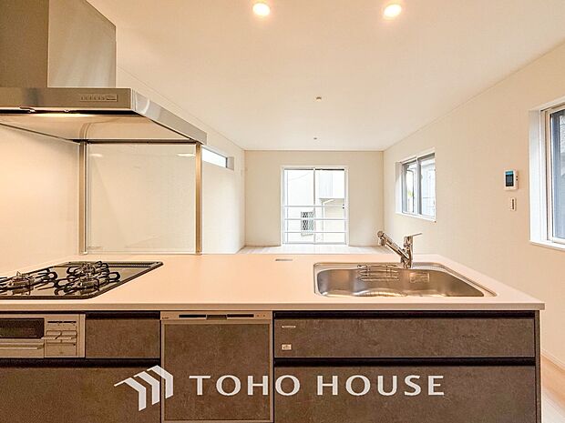 誰が来てもわかる様にモニター付きインターホンを設置。