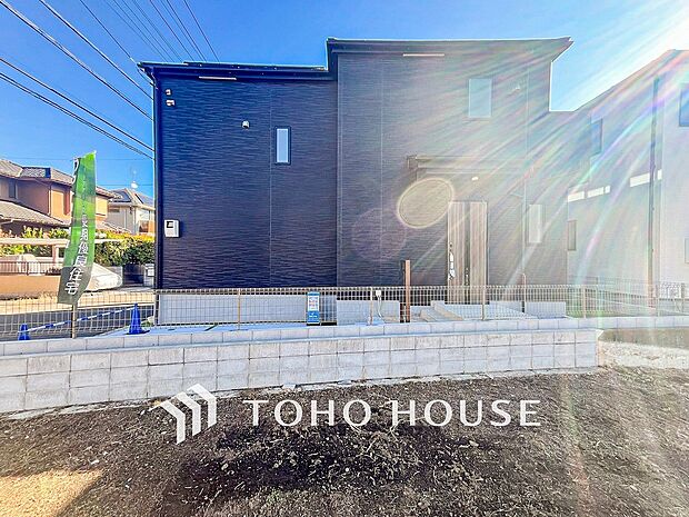 時代の流れに惑わされないシックなカラートーンで街並みに溶け込む外観。