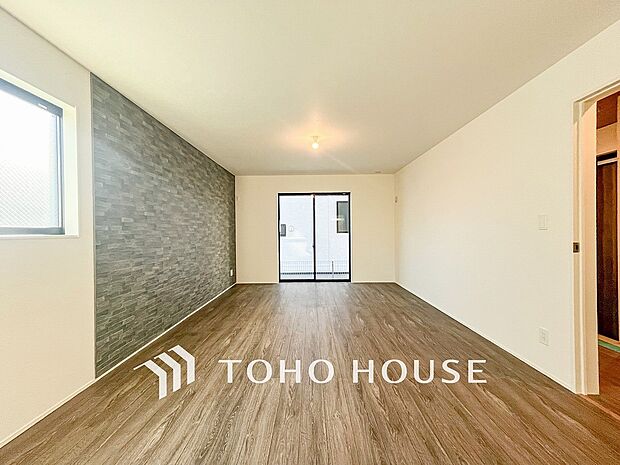 太陽の恵みを一気に受けた明るくあたたかいお住まい。吹きぬける風を感じながら爽やかで風通しの良い暮らし。