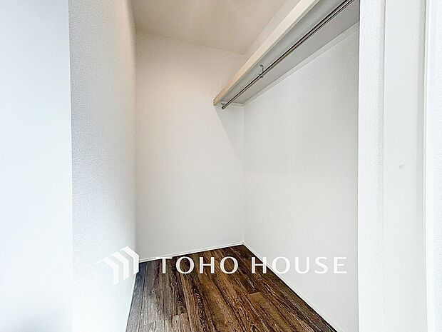 衣類だけでなく大きな荷物も収納でき、お部屋がすっきりします。