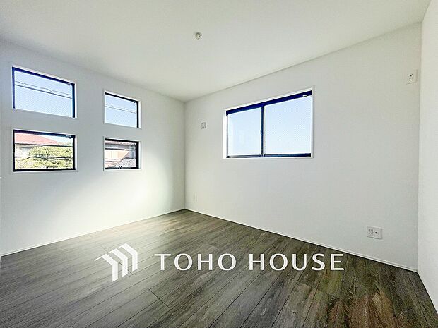 採光もアクセントの一つとして。プライベートルームにはやさしい光が射し込んでいます。