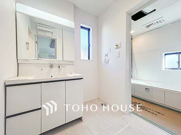 清潔感のあるプライベート空間は、身だしなみチェックや肌のお手入れに最適です。