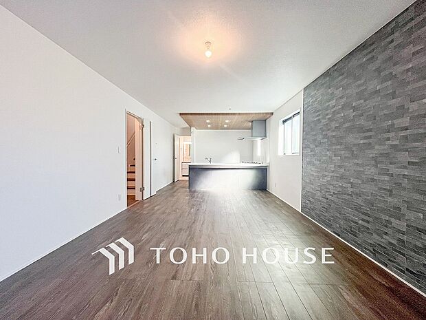 ここにはみんなが集い、食事と楽しい会話が始まるスペース。