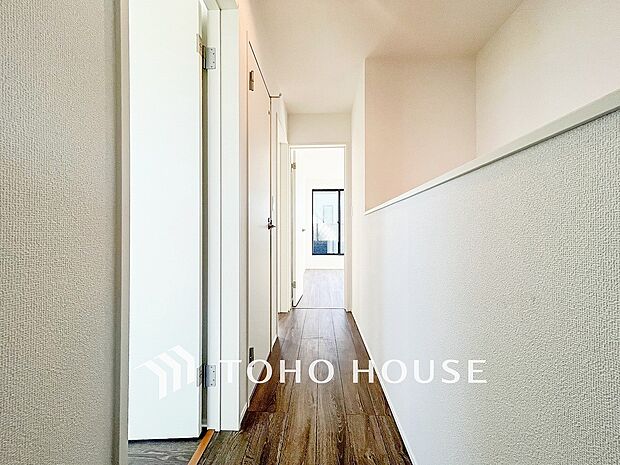 やわらかな陽射しがふりそそぎ、ゆったりした時間が流れる室内。