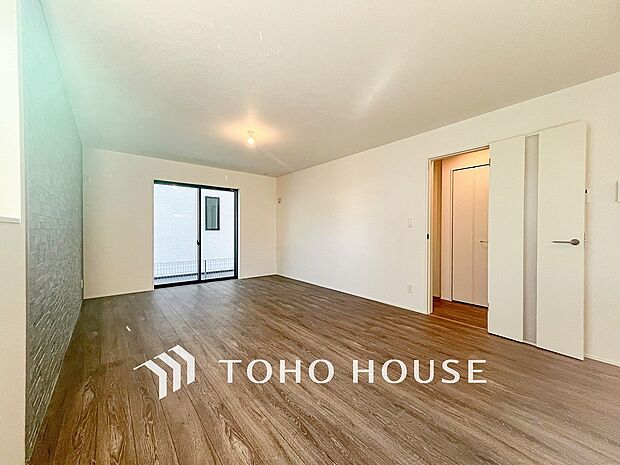 光と風があふれる開放的なリビングダイニングには自然と家族みんなが集まってきます。