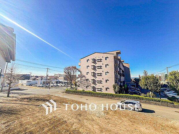 開放的で気持ちの良い眺望と青い空を満喫できます。