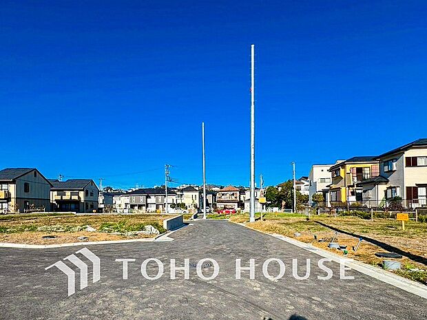 自然にふれ、散策を楽しみ、緑の潤いあふれる自然を身近にできる暮らしやすい住環境。