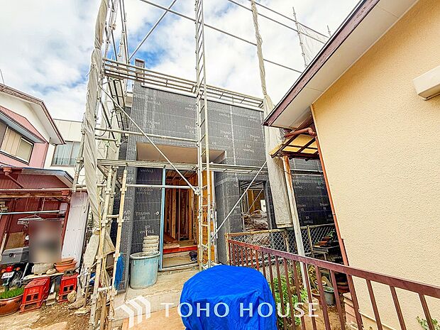 風を感じ青い空から太陽の恵みを感じる温もり溢れる佇まい。