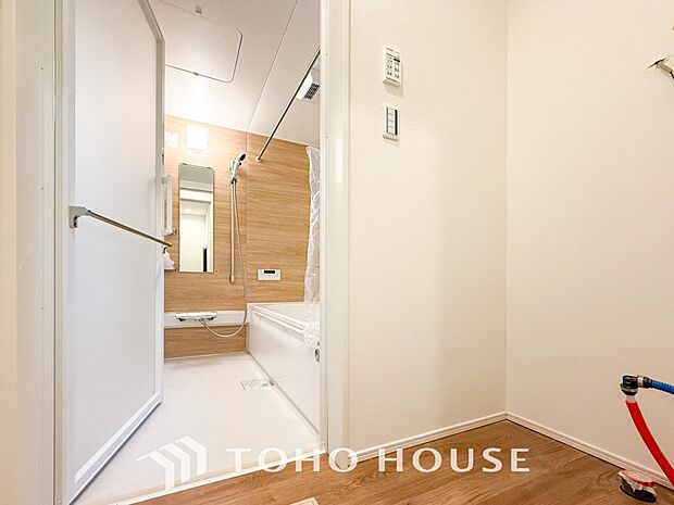 清潔感のあるプライベート空間は、身だしなみチェックや肌のお手入れに最適です。