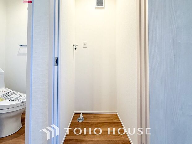 洗濯機を配置しても十分なスペースを確保しております。