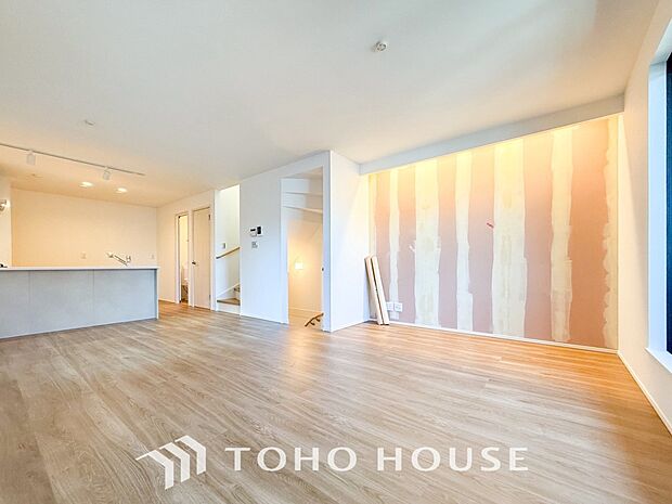 光と風があふれる開放的なリビングダイニングには自然と家族みんなが集まってきます。