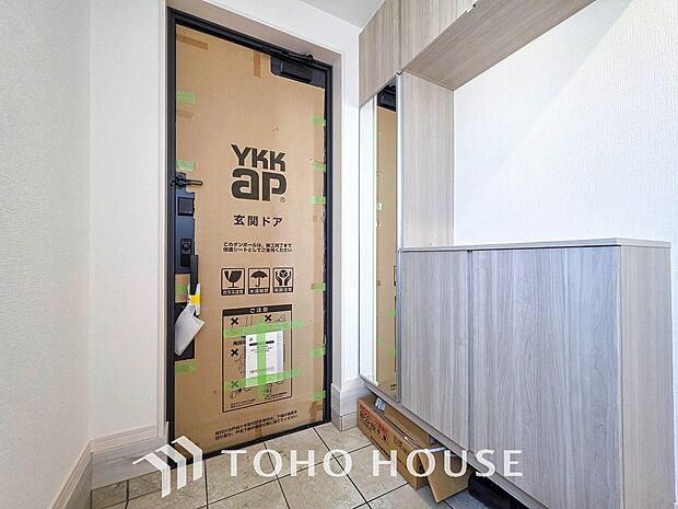 居住者の帰り、訪れる方を優しく迎えてくれる開放感のある玄関。