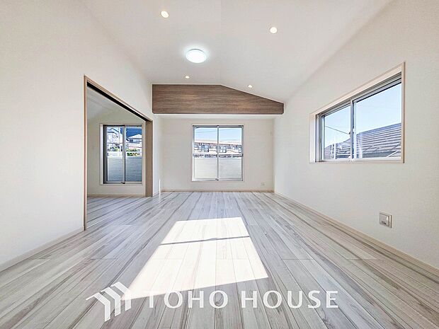 太陽の恵みを一気に受けた明るくあたたかいお住まい。吹きぬける風を感じながら爽やかで風通しの良い暮らし。