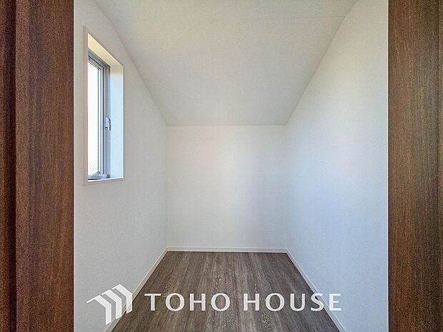 衣類だけでなく大きな荷物も収納でき、お部屋がすっきりします。