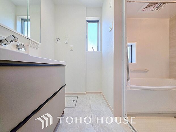 清潔感のあるプライベート空間は、身だしなみチェックや肌のお手入れに最適です。