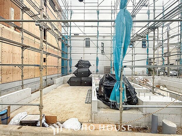 住まいの顔となる玄関は、落ち着きと華やぎの満ちた空間に。