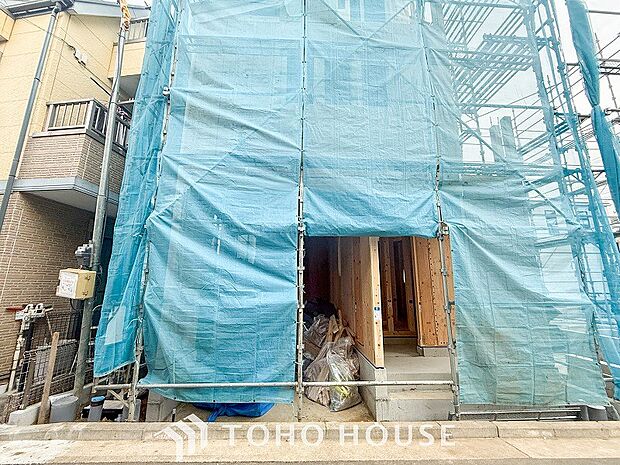 住まいの顔となる玄関は、落ち着きと華やぎの満ちた空間に。