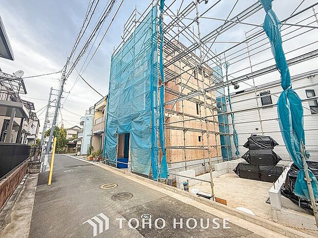 閑静な住宅街の陽当りに恵まれた土地。寛ぎに満ちた住環境です。