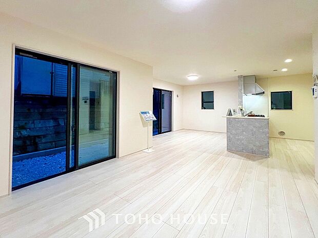 ここにはみんなが集い、食事と楽しい会話が始まるスペース。