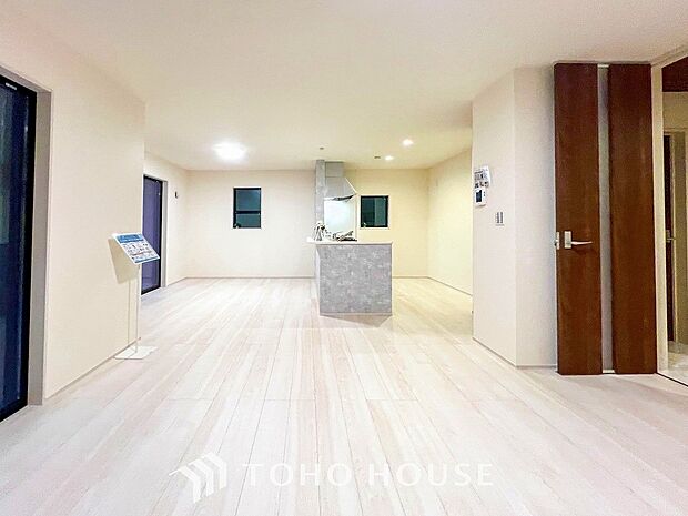 開放感あるリビングダイニング。ご家族とのんびりしたひと時を過ごせますね。