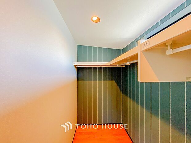 ウォークインクロゼットのある住まいで居住スペースを広く使えます。