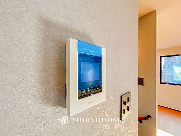 誰が来てもわかる様にモニター付きインターホンを設置。