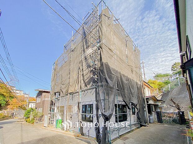 閑静な住宅街の一角、ひと時のくつろぎが生まれ、ゆっくりと愛着が育まれていきます。