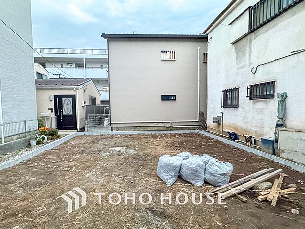 閑静な住宅街の一角、ひと時のくつろぎが生まれ、ゆっくりと愛着が育まれていきます。