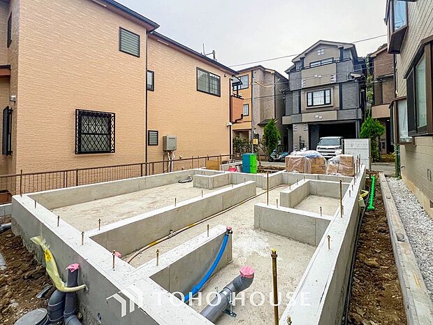 閑静な住宅街の陽当りに恵まれた土地。たくさんの想いが美しいカタチに彩られます。