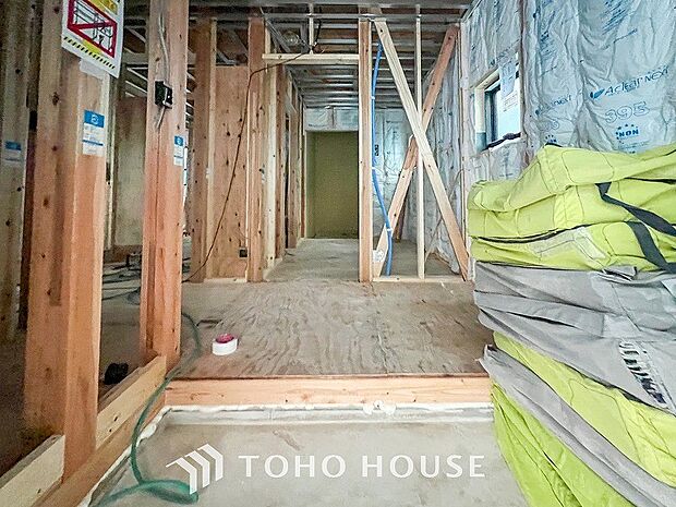 やわらかな陽射しがふりそそぎ、ゆったりした時間が流れる室内。