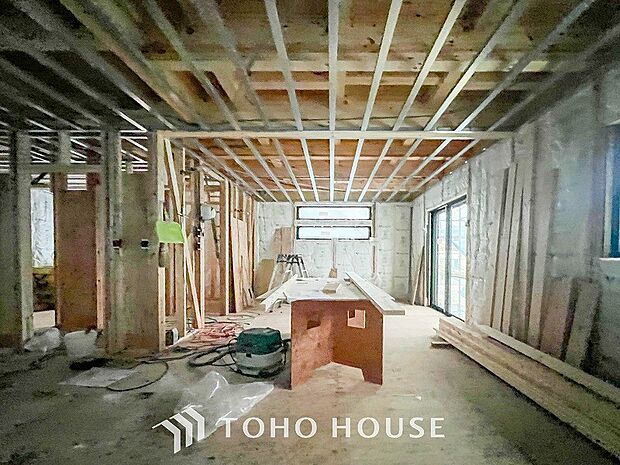 ここにはみんなが集い、食事と楽しい会話が始まるスペース。