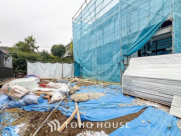 毎日の暮らしの中に癒しを与えてくれるお庭スペース。小さなお子様の遊び場にもちょうど良い空間です。