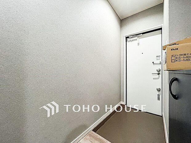 居住者の帰り、訪れる方を優しく迎えてくれる玄関です。