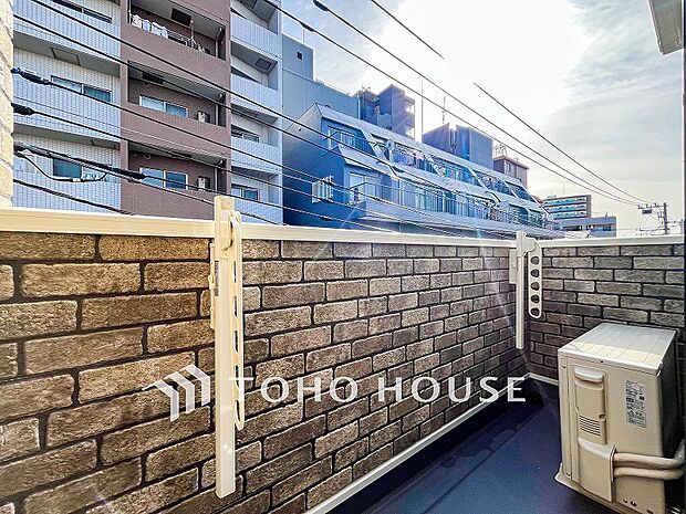 暮らしの中で光と風を演出してくれるバルコニー。