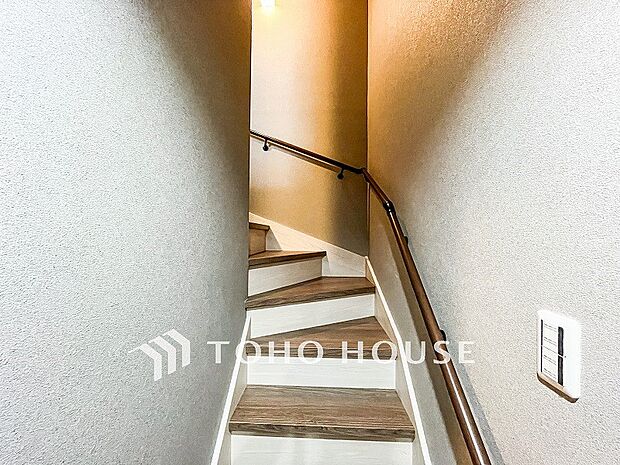 階段にはお子様やお年寄りに安心な手すりをご用意。