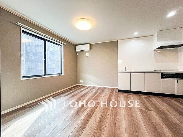 あたたかい日差しがたっぷり降り注ぐLDKは自然と家族の顔があかるい笑顔に。